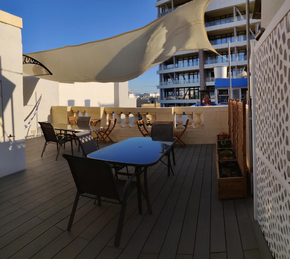 Walter'S B&B Gzira Bagian luar foto