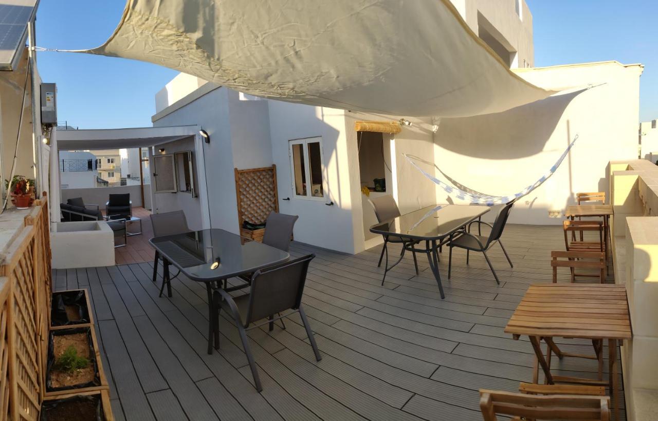 Walter'S B&B Gzira Bagian luar foto