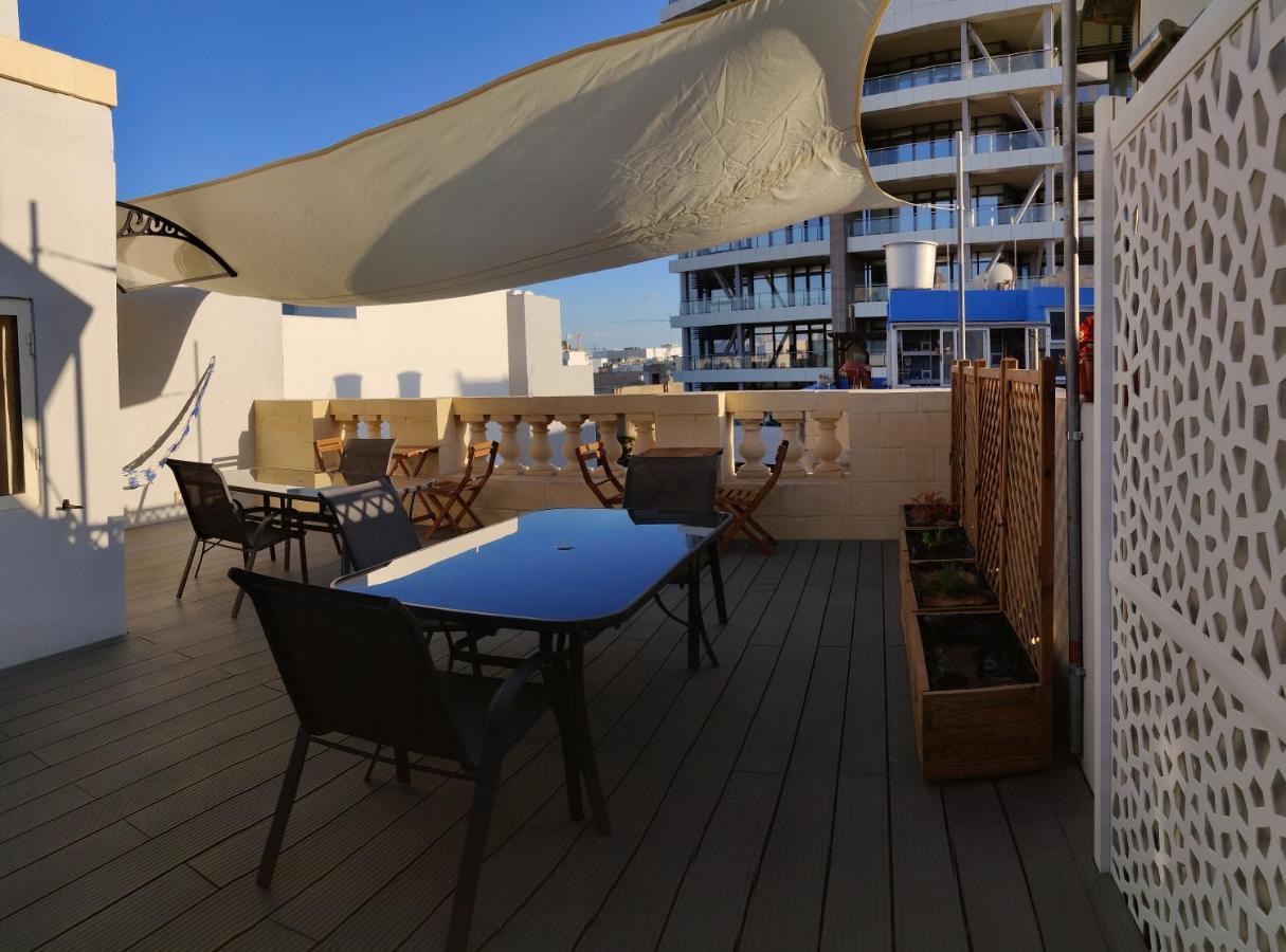 Walter'S B&B Gzira Bagian luar foto
