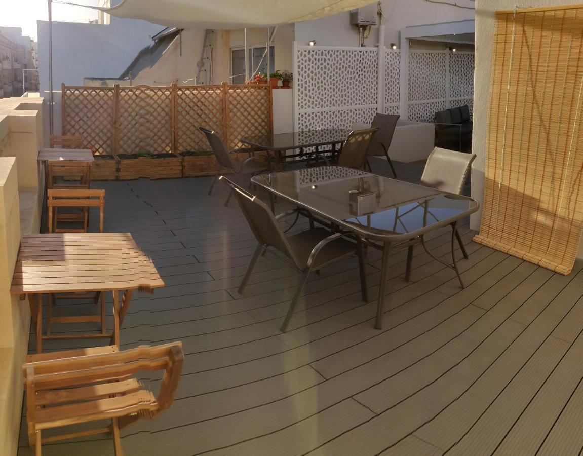 Walter'S B&B Gzira Bagian luar foto