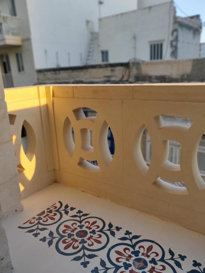 Walter'S B&B Gzira Bagian luar foto